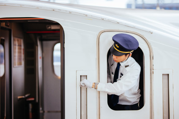 The Shinkansen network has average delays of less than a minute.