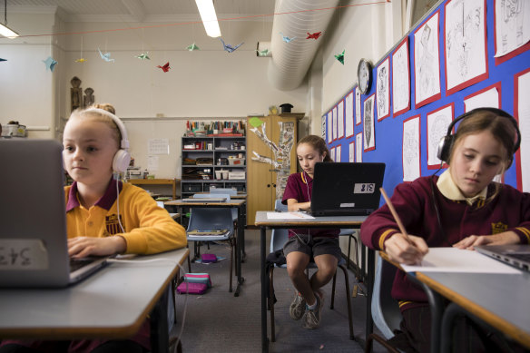 About 40 per cent of year 3 and year 9 NSW students failed to meet proficiency in grammar tests.