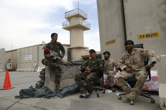Afghan soldiers charged with guarding the base say they only knew the US troops had gone when the lights switched off. 