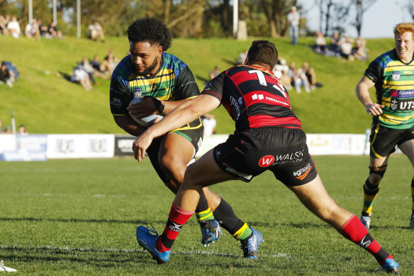 Gordon hooker Mahe Vailanu trucking the ball up in a qualifying final win over Norths.