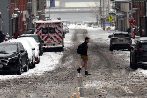 The New York City metro area received over 10cm of snow.