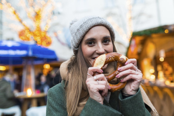 “We don’t like waste in the Tyrol.” Rather than generating food waste, guests are given a tote bag and containers in which they can take their leftovers home.