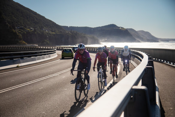 Mark Renshaw leads the bunch across Sea Cliff Bridge.