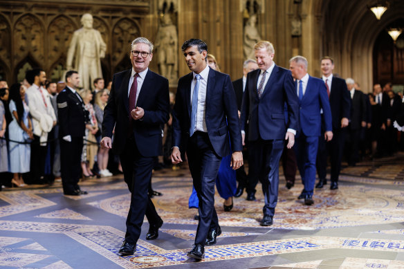 Le Premier ministre Sir Keir Starmer (à gauche) et le chef du Parti conservateur Rishi Sunak (à droite) avant l'ouverture de la session parlementaire en juillet. Starmer accuse le gouvernement de Sunak et celui de ses prédécesseurs d'être responsables de la situation dans laquelle se trouve la Grande-Bretagne.