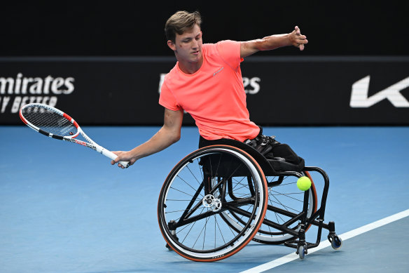 Niels Vink plays a forehand.