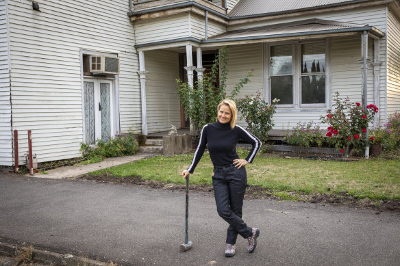The Block judge Shaynna Blaze turns renovator herself in Country Home Rescue.