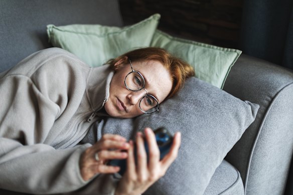 Escuchar acerca de alguien que es constantemente negativo puede afectar su estado de ánimo. Es importante establecer límites.