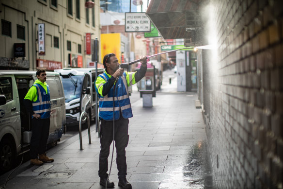 Council contractors cleaned 6.500 square metres of graffiti a month in 2021. 