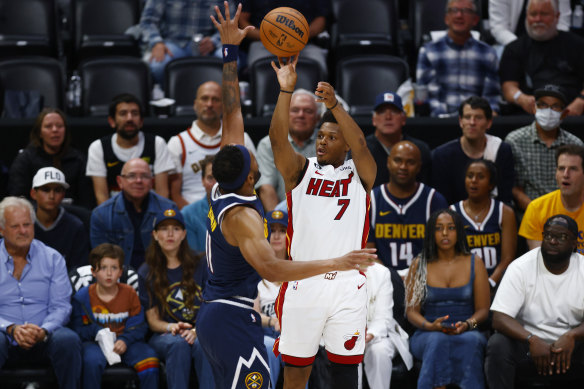 Kyle Lowry shoots for Miami.