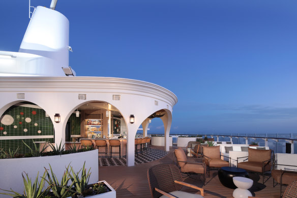 The Sunset Bar – design is more hotel than cruise ship in its nature.