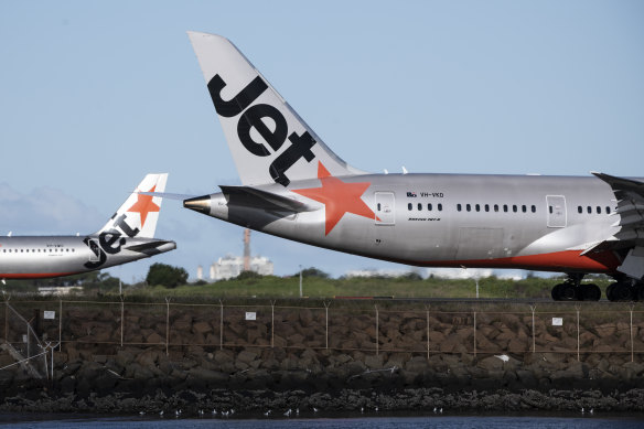 A woman on Jetstar flight JQ778 from Melbourne to Adelaide on Sunday has tested positive to COVID-19.