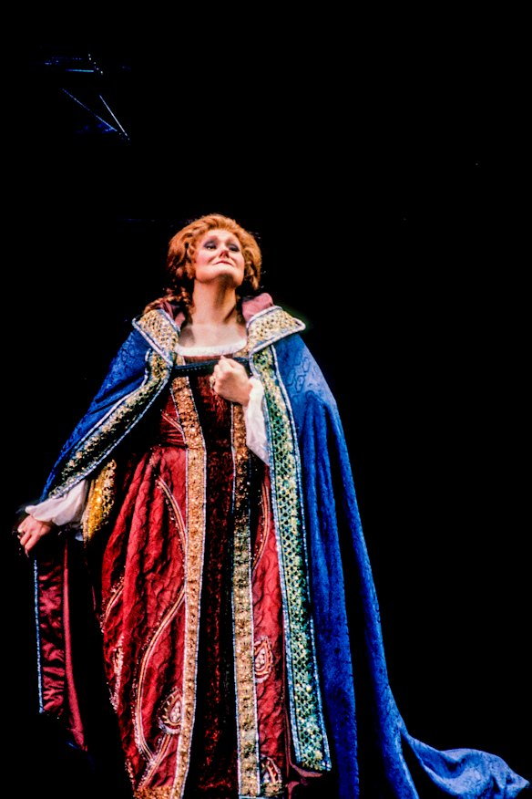 Dame Joan Sutherland as Leonora in the final dress rehearsal prior of the Metropolitan Opera/Fabrizio Melano production of Giuseppe Verdi’s ‘Il Trovatore,’ Metropolitan Opera House, Lincoln Center, New York, New York, November 9, 1987.