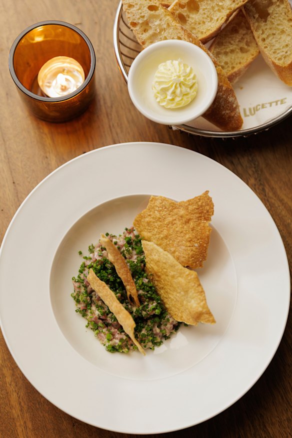  Beef tartare with brown butter and sourdough crackers.