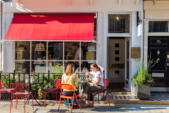 A delicatessen de Yotam Ottolenghi em Belgravia, Londres, captura seu estilo brilhante e exclusivo.