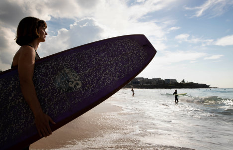 Lucy Small won a longboard surf competition at North Curl Curl over the weekend but was upset at receiving less than half the prize money of the men’s winner.
