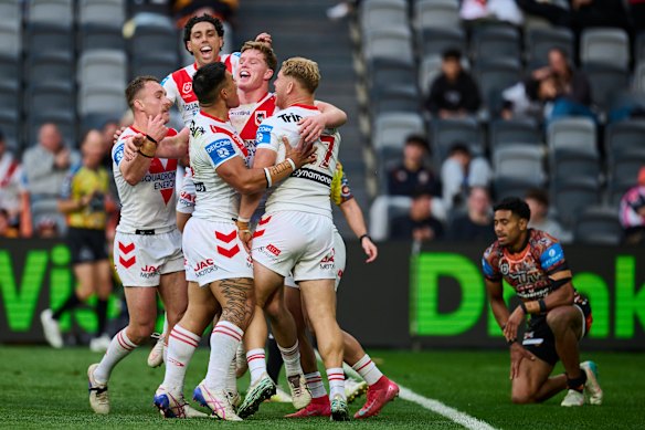 The Dragons celebrate a Hamish Stewart try against the Tigers.