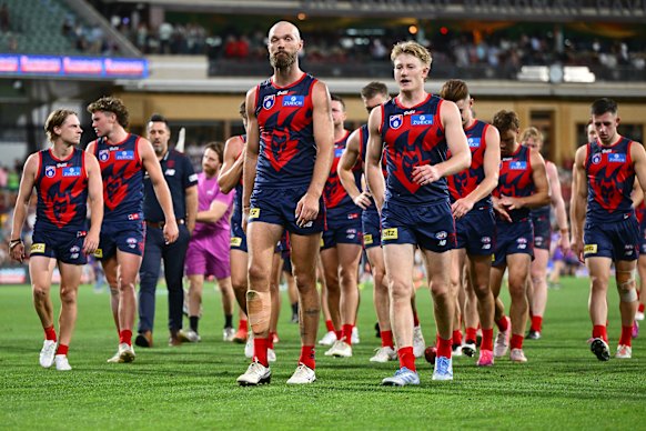 Max Gawn lidera os demônios do chão após sua perda para os bombardeiros.