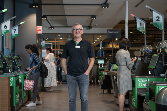 Woolworths chief executive Brad Banducci has announced his retirement.