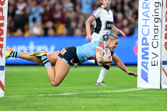 Jaime Chapman scores for the Sky Blues.