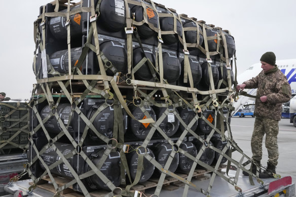 Ukrainian servicemen unpack Javelin anti-tank missiles from the US.