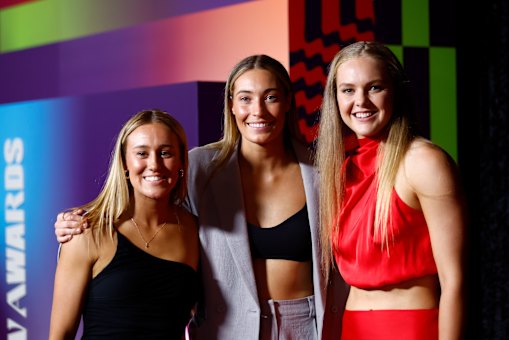 Hannah Munyard, Caitlin Gould and Zoe Prowse of the Crows.