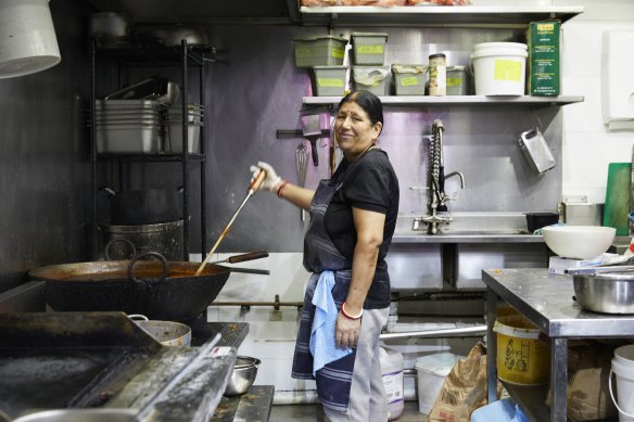 Shri Refreshment Bar is the go-to for samosa chaat.
