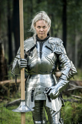 Lady Caroline wearing another knight's armour.