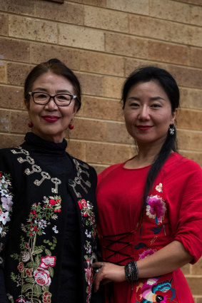Maria (L) and Donna Wang (R), co-founders of Chinese community group Australia International Elite Cultural and Arts Centre.
