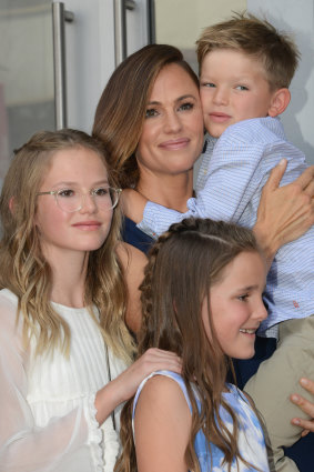 “He gets credit for it [being the fun parent], and I want to be like, ‘I like Oreos too! I’m fun too!’” actor Jennifer Garner reportedly said.