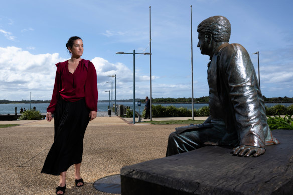 Birrbay woman Arlene Mehan is campaigning to have a statue of Edmund Barton, Australia’s first prime minister, removed from the central square in Port Macquarie.