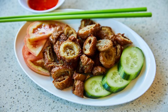 Deep-fried crispy pork casings.