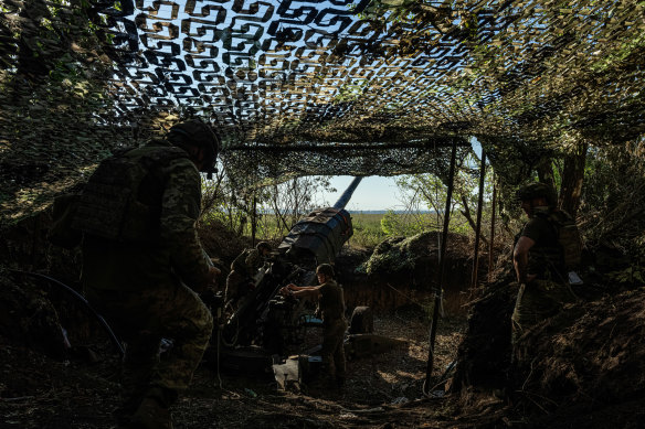  A Ukrainian gun crew near the front lines in the Donetsk region of eastern Ukraine.
