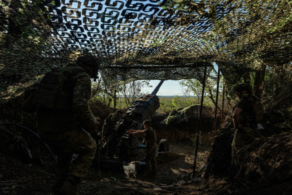  A Ukrainian gun crew near the front lines in the Donetsk region of eastern Ukraine.