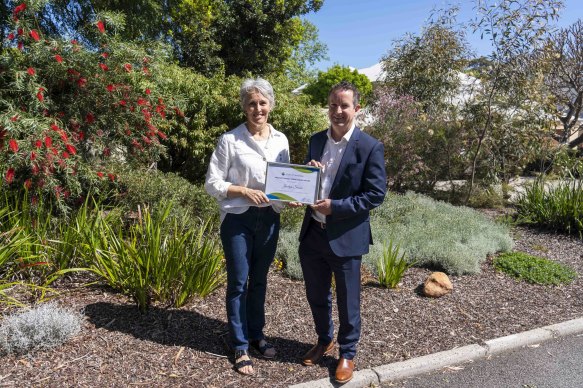Jocelyn Sisson’s effort in Floreat won Best Sustainable Verge Presentation this year in the Town of Cambridge’s annual sustainable verge garden awards.  