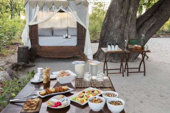 Outdoor breakfast.