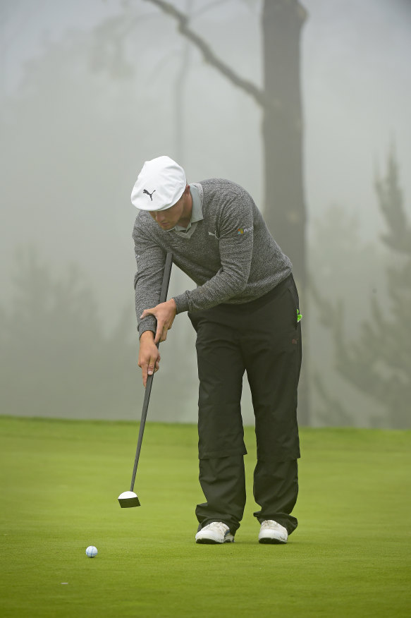 Bryson DeChambeau using the “side saddle” technique in 2017.