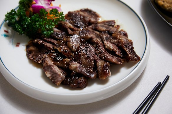 Barbecue rainbow beef with Shunde signature sauce.