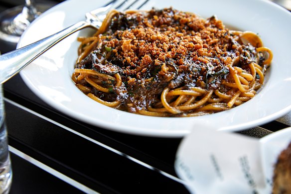 Leftover bread spaghetti with anchovy, breadcrumbs and zucchini.