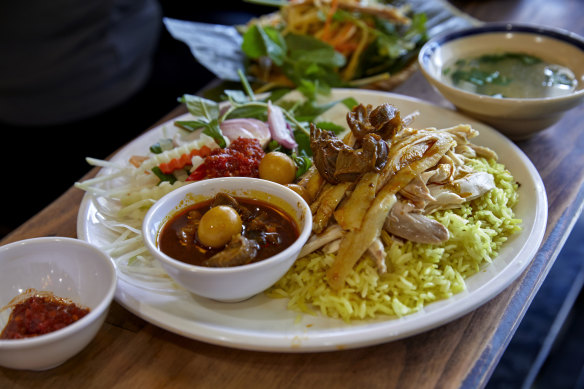 Hoi An-style chicken rice (com ga), the house signature at Com Ga Ba Nga Hoi An.