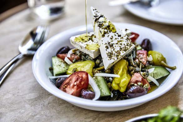Horiatiki (village salad, tomato, cucumber, olive, feta).