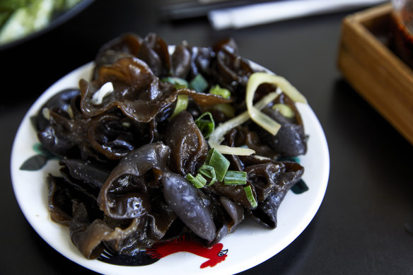 Black fungus with garlic sauce.