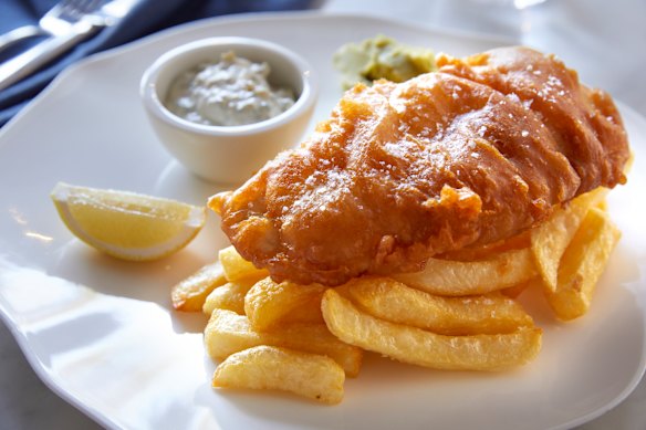 “Rick's fish and chips” com ervilhas moles.