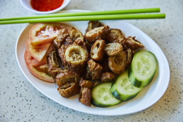 Deep-fried crispy pork casings at Battambang II.