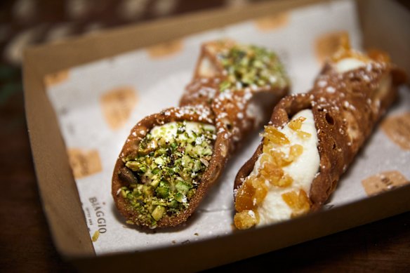 Cannoli.