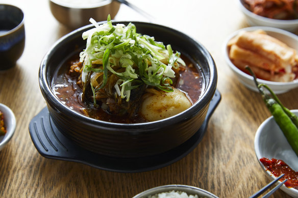 Ppyeodagwi-haejangguk (pork bone soup with rice).