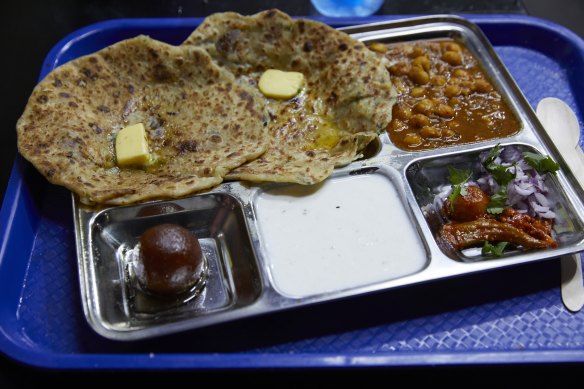 Shri Refreshment Bar.