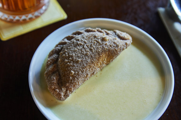 Apple pie with custard.