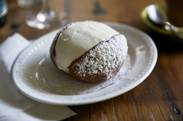 Maritozzo (Roman-style bun with whipped cream).