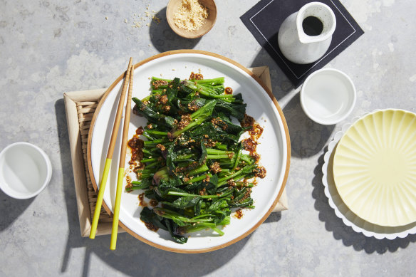 Spinach gomae is a tasty way to eat your greens.