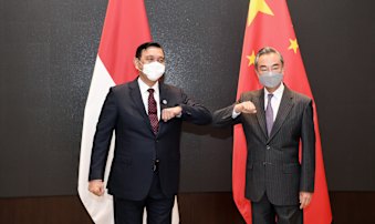 From left: Luhut Binsar Pandjaitan, the special envoy for Indonesia leader Joko Widodo, meets with Chinese Foreign Minister Wang Yi on Saturday.